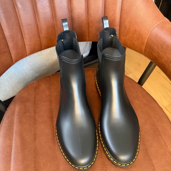Igor Black Chelsea Rain Boots with Yellow Stitching - Picture 2 of 6